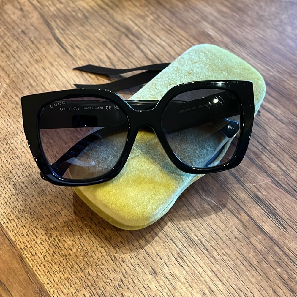 Gucci Sunglasses Black with White stripe